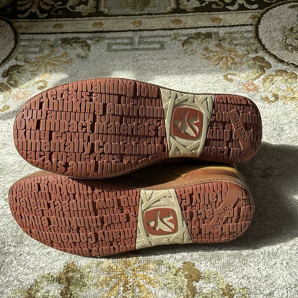 Excellent Like New Cushe Chukka - Picture 5 of 7